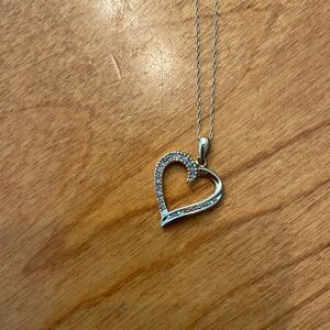 Kay jewelers diamond heart necklace 1/10 carat round cut 10 K yellow gold